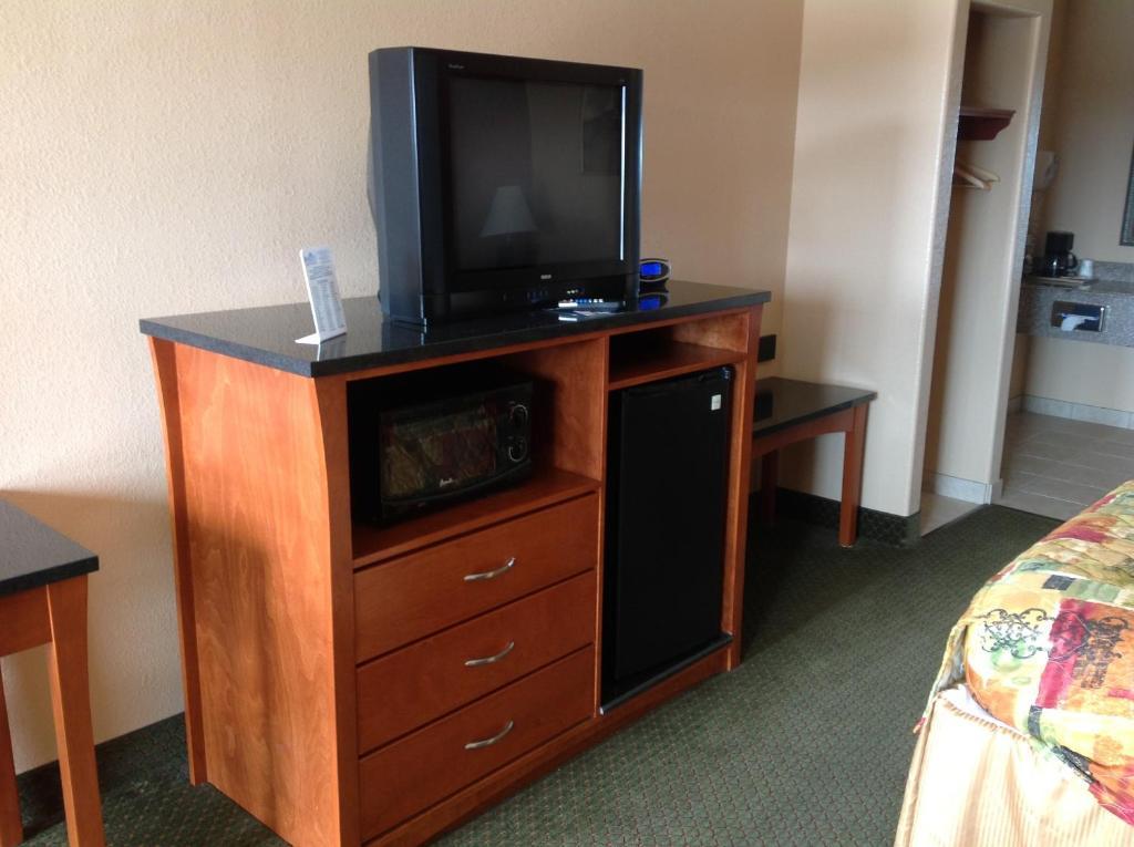 Budgetel Inn And Suites Hearne Room photo